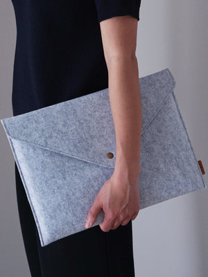 This wool felt sleeve is well designed to fit in laptop in 13.3” and 15.6” comfortably